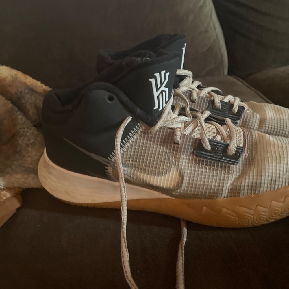 Kyries FlyTrap 4 (used)